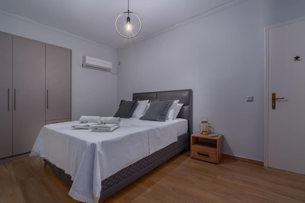 Peaceful 2 Bedroom In Glyfada Center Athen Eksteriør billede