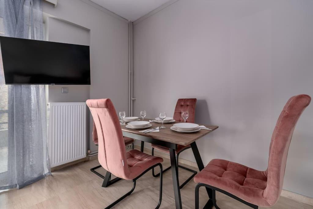 Peaceful 2 Bedroom In Glyfada Center Athen Eksteriør billede