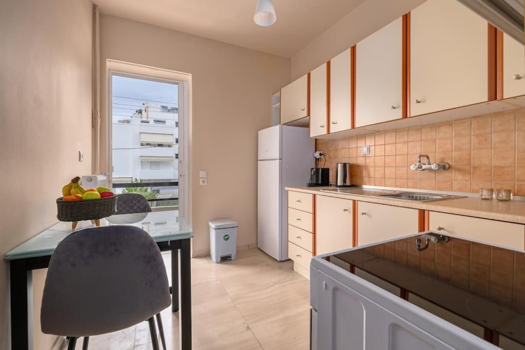 Peaceful 2 Bedroom In Glyfada Center Athen Eksteriør billede